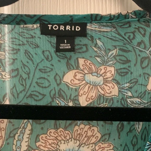 Torrid Green and Tan Floral Blouse - Picture 2 of 3